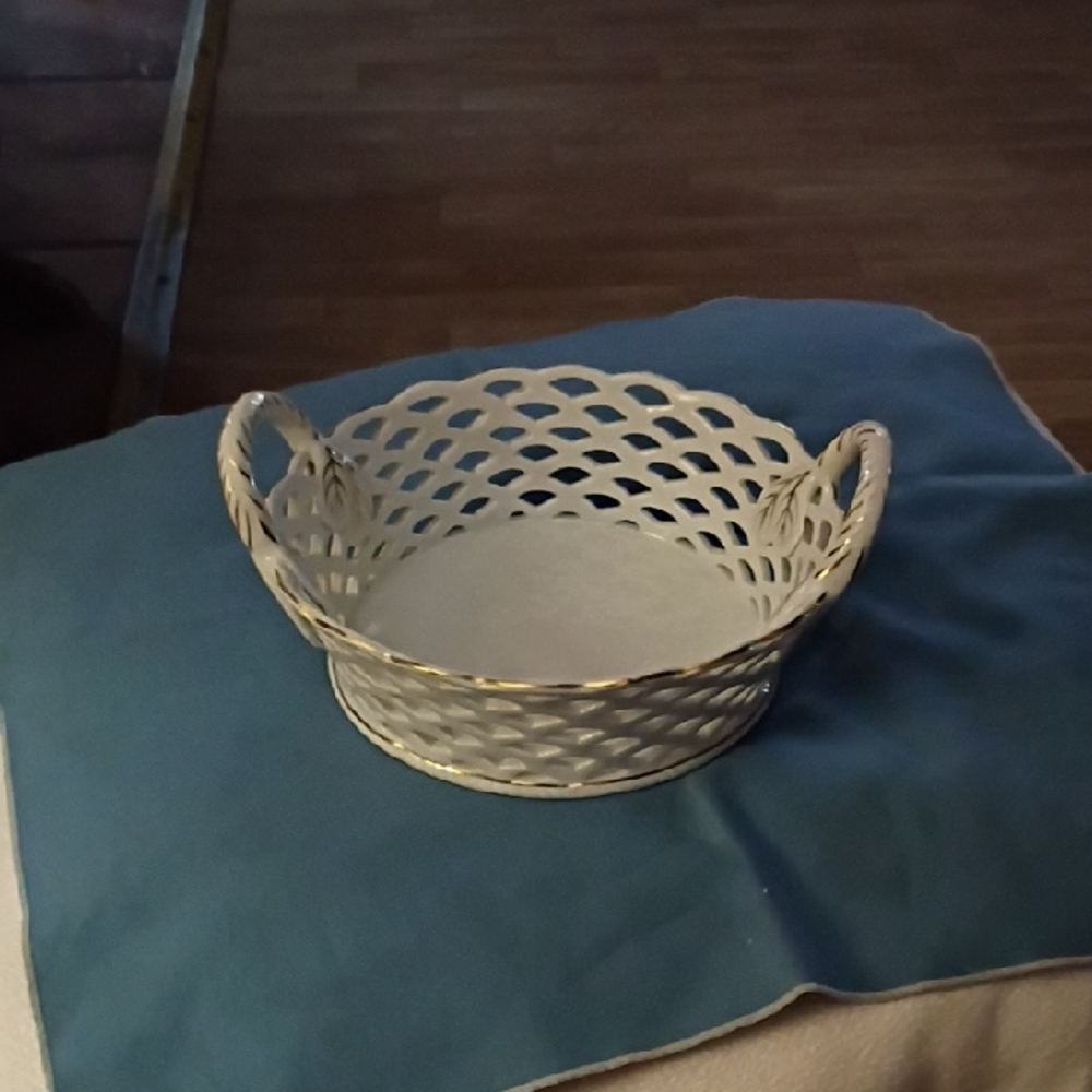 Spode Cream and Gold Woven Basket